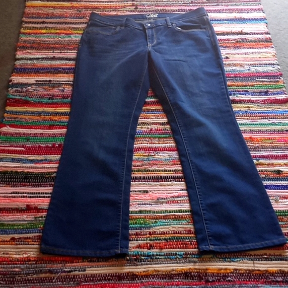 Old Navy The Flirt Flare Leg Jeans- #1670 - Picture 7 of 12